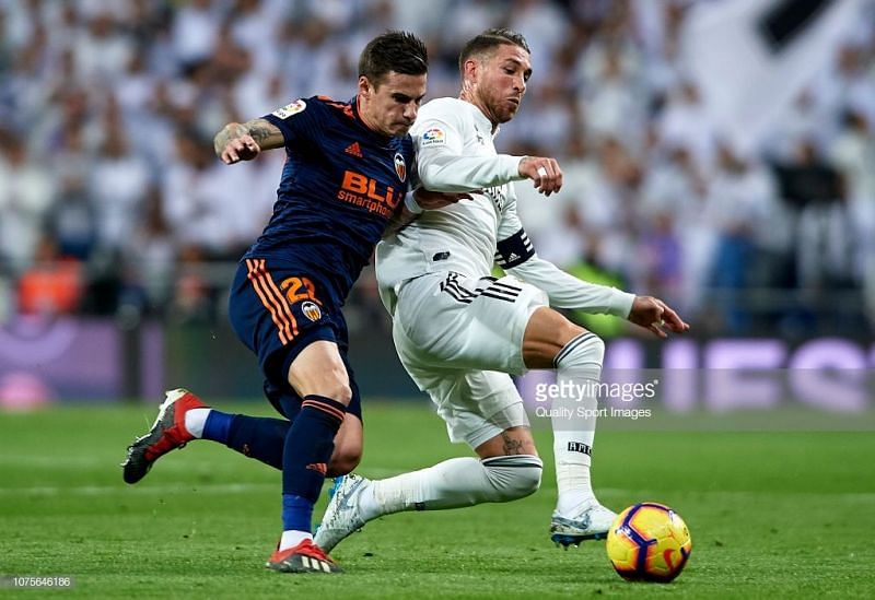 Santi Mina wasted three chances to break Valencia's deadlock